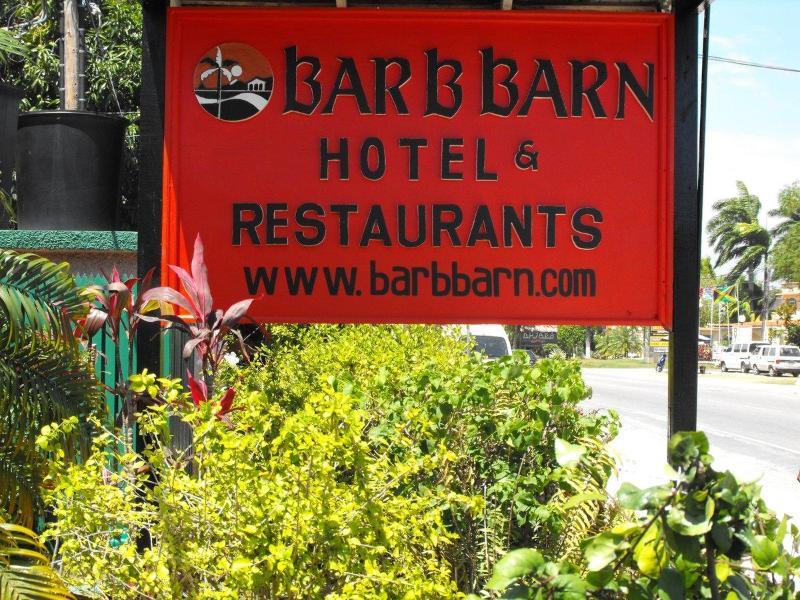 Bar-B-Barn Beach Hotel เนกริล ภายนอก รูปภาพ